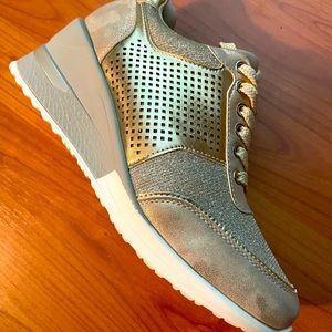 CHESTFINI Glitter Sneakers BRAND NEW, never used. Size W 9. Color Beige / Golden